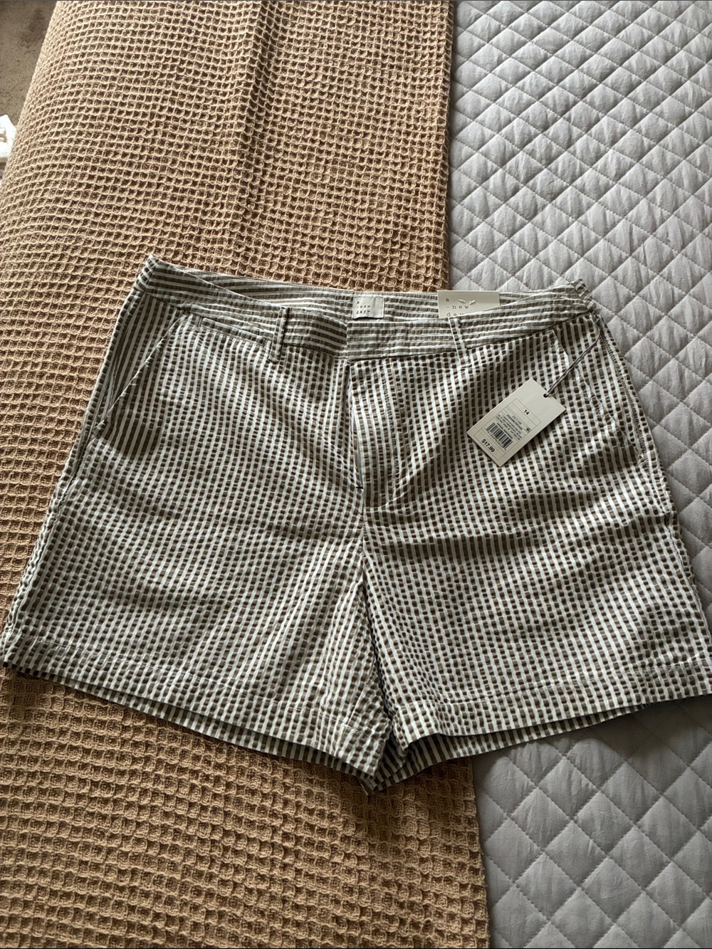 Women's Black and White Patterned Seersucker Shorts